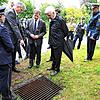 Askin Bingöl (v.l.) der Polizeivizepräsident Präsidium Ulm, Bundesverkehrsminister Patrick Schnieder, Bahnchef Richard Lutz und Winfried ...