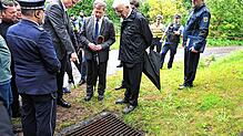 Askin Bingöl (v.l.) der Polizeivizepräsident Präsidium Ulm, Bundesverkehrsminister Patrick Schnieder, Bahnchef Richard Lutz und Winfried ...
