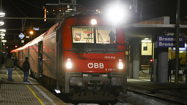Über Stunden stand der Zugverkehr am Brenner wegen eines Corona-Fehlalarms still.