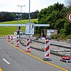 Vor der Grenzzollanlage in Neuhaus herrscht gerade Baustelle. Die Fahrbahn ist nur einspurig und mit Tempo 10 Stundenkilometern zu ...