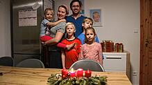 Familie Dück aus Stühlingen blickt auf ein ereignisreiches Jahr zurück. Beide engagierten sich stark für die Ukraine-Hilfe. Von links: ...