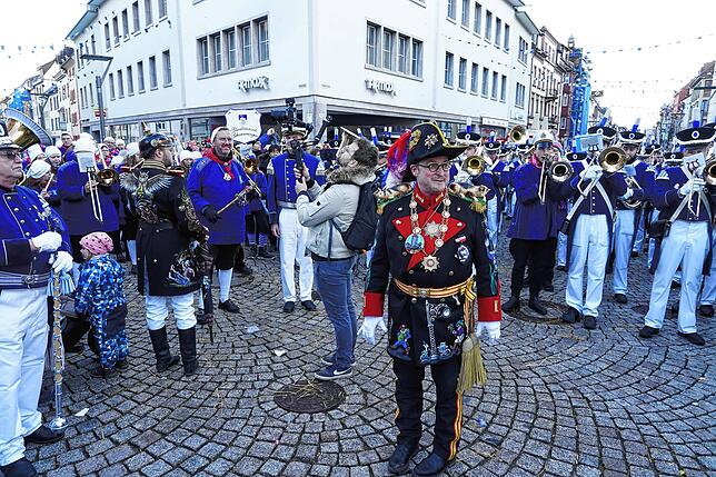 Da schlägt des Generalfeldmarschalls deutlich höher, bei so viel Musikkapellen auf dem Latschariplatz.