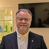 „Die Alterskurve steigt. Die Menschen werden älter und entsprechend werden Arzt- und Zahnarztbesuche und Besuche bei der ...