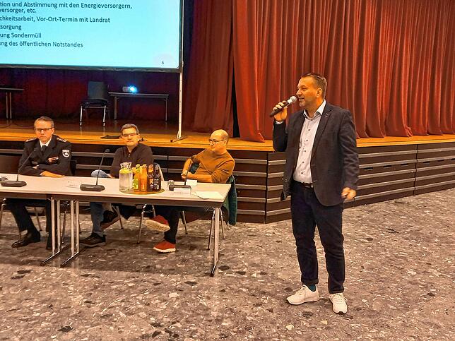 „Ein Frühwarnsystem für die Gemeinde ist bereits bestellt und wird beschafft“, informierte Bürgermeister Ralf Meßmer in der Versammlung ...