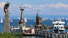 Die Spinnaker sind gesetzt: Teilnehmerboote der diesjährigen Bodenseewoche im Konstanzer Trichter. Die Organisation der Regatten ist bei ...