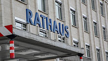 Das Rathaus in Singen. Die Stadtverwaltung will einen Antrag für die Hochstufung zum Oberzentrum einreichen. Damit wäre Singen gleichauf ...