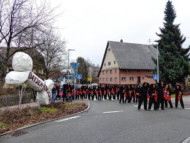 Nun kann die Fasnet kommen. Unter großer Beteiligung von Hästrägern der Gayser-Gilde, der Gayser-Musikanten und Schaulustigen stellten ...