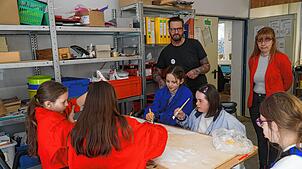 Sie sind mit Begeisterung dabei: Schülerinnen der Schwenninger Neckarschule, die sich für das Inklusionsprojekt beworben hatten. Foto: ...