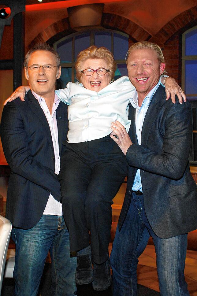 Im deutschen Fernsehen war Ruth Westheimer immer wieder zu Gast: hier mit Moderator Reinhold Beckmann (links) und Ex-Tennisstar Boris ...