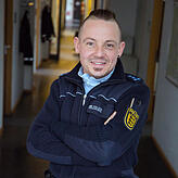 Polizeihauptmeister Thorsten Flakowski, 38, hat noch 24 Berufsjahre vor sich, bis er in Pension geht. Er weiß aber schon heute, dass er ...