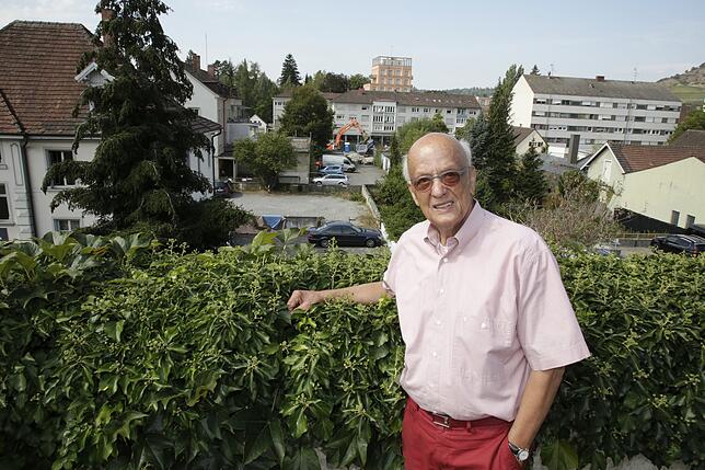 50 Jahre lang hat Willi Albrecht in unmittelbarer Nachbarschaft zum Conti gewohnt. Jetzt hat er wieder freie Sicht auf die Hauptstraße.