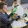 Mit dem Thema Plastikmüll befassen sich gegenwärtig die Grundschüler der Lucian-Reich-Schule. Auf dem Bild ist der Schüler Ari zu sehen.