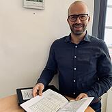 Kämmerer Ermilio Verrengia präsentiert sein umfassendes Zahlenwerk, in dem er den Jahresabschluss 2018 ins Detail aufgedröselt hat.
