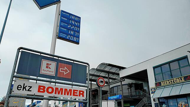 Ab heute geschlossen: die Tankstelle in Überlingen-Nußdorf. Bisher wurde die Tankstelle von Aral und der Bommer GmbH betrieben. Das ...