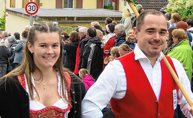 Ein Kreiserntedankfest mit viel, viel Herz. Hier präsentieren Anna und Patrick beim Umzug die Bräunlinger Landjugend.
