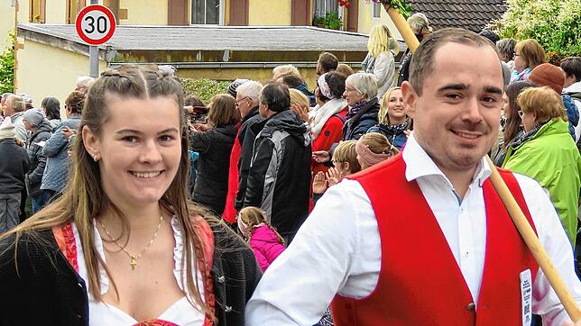 Ein Kreiserntedankfest mit viel, viel Herz. Hier präsentieren Anna und Patrick beim Umzug die Bräunlinger Landjugend.