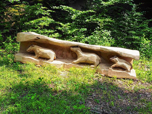 Die Dachsfamilie von Oliver Kugel steht in einem alten Steinbruch in der Tiefenwiese.