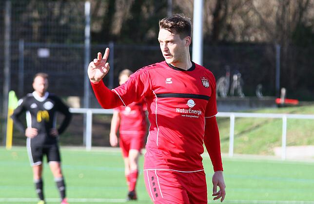 Hat den Ball berührt: Vor und nach dem ominösen Eckball im Spiel gegen den FC Wallbach hatte Kevin Keller vom FV Lörrach-Brombach II ...