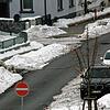 Schneeberge beginnen zu tauen und Gelbe Säcke erscheinen am Straßenrand. Wann sie abgeholt werden können, ist laut ...