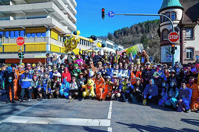 Alle Teilnehmer treffen sich vorab zum obligatorischen Gruppenfoto.