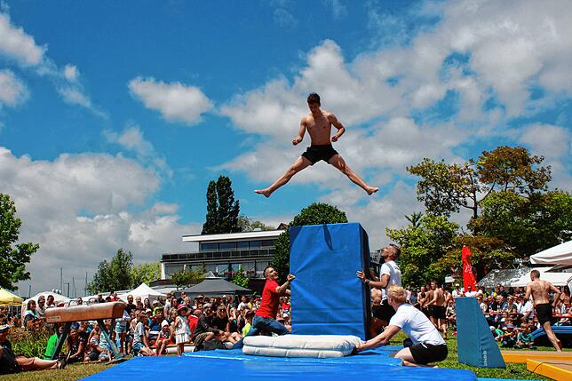 Bild 18: Bilder vom Hafenfest-Sonntag mit Turn-Show, Bürgermeister-Mutprobe und Flohmarkt (1)