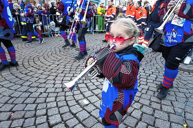Bild 2: Gänsehautmomente beim Glonki-Umzug am Rosenmontag