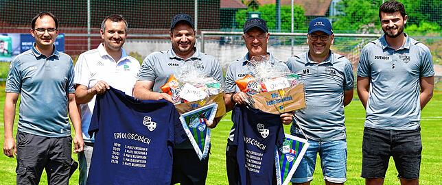 Abschied bei der SG Mettingen/Krenkingen: Florian Maier, Christian Fischer (von links) bedankten sich mit Manuel Boll und Michael Bächle ...