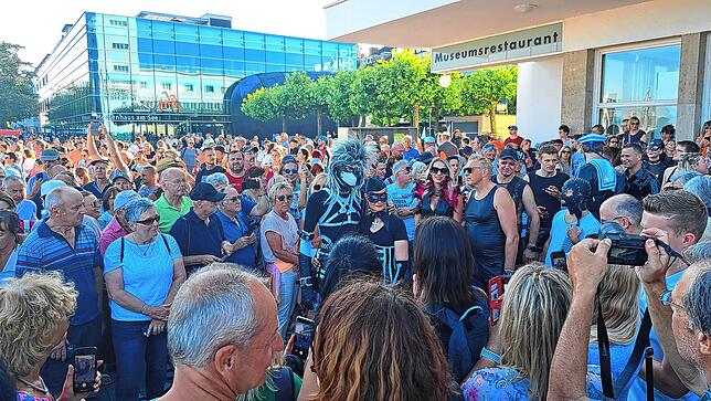 Bild 7: Torture Ship: Bilder vom Boarding in Friedrichshafen