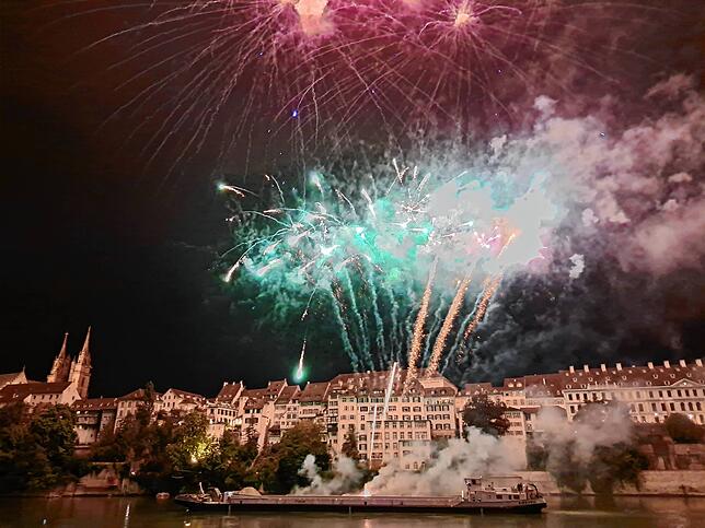 Bild 32: Basel lässt es krachen! Die schönsten Bilder des Feuerwerks am Rhein