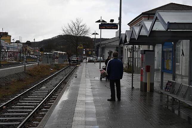 Kein Zug am Stockacher Bahnhof: Sturmtief Sabine legte am Montagmorgen auch das Seehäsle lahm.