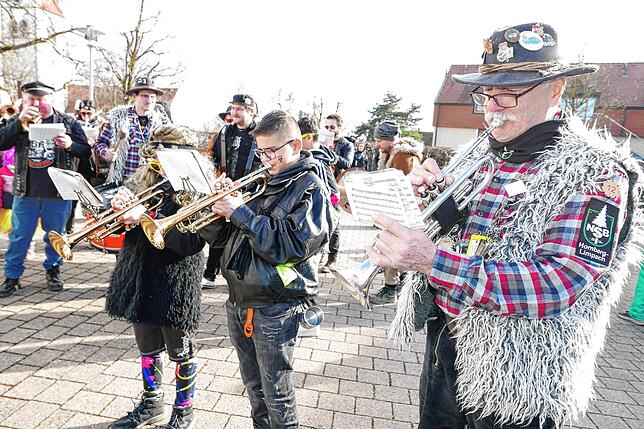 Bild 20: In Wittenhofen, Roggenbeuren und Limpach wird der Narrenbaum aufgestellt – Teil 1!