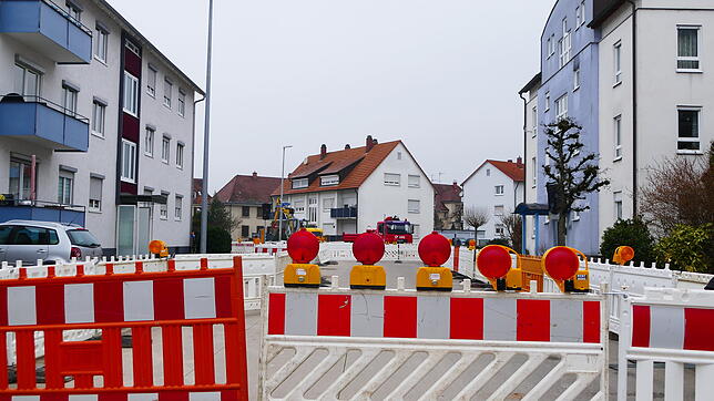 Aktuell wird das Nahwärmenetz in der Fritz-Roessler-Straße verlegt, demnächst wird die Schillerschule angeschlossen.