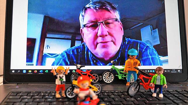 Die Jugendlichen sollen mit entscheiden und den Spiel- und Freizeitspaß gestalten: Frank Dei, Stadtjugendpfleger in Stockach, bei der ...