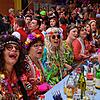 Die Stimmung ist prima beim Ball der Katzenmusik. Es wird gesungen und geschunkelt.