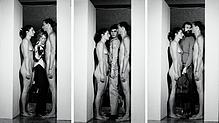 Abramovic und ihr damaliger Partner Ulay stehen 1977 nackt im Eingang einer Ausstellung (schwarz-weiße Bilder). Besucher müssen an den ...