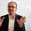Uli Burchardt beim Interview-Termin mit dem SÜDKURIER. Interviewt wurde er von Redakteur Andreas Schuler.
