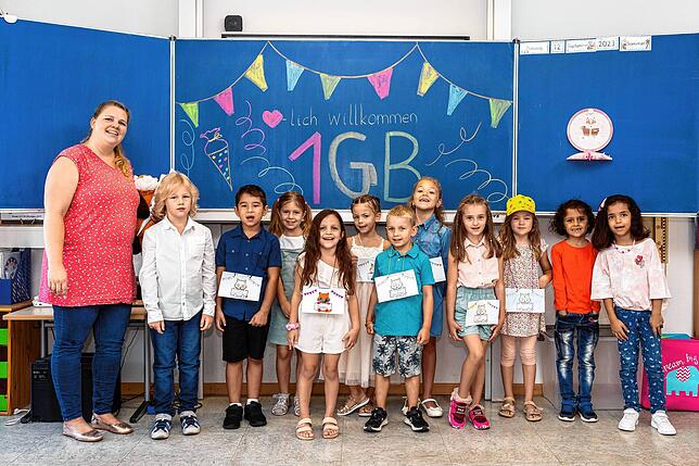 Die Klasse 1GB (Außenstelle Bietingen) der Hebelschule Gottmadingen mit ihrer Klassenlehrerin Maximiliane Friedrich bei ihrer ...