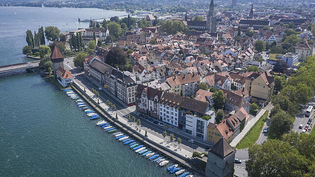 Die Unfallstelle auf einem Archivbild. Vorn der Rheinsteig, der auf die Alte Rheinbrücke (links) beziehungsweise die Konzilstraße in ...