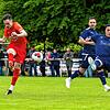 Derby am Langenstein: Bruno Golic (links) ist beim FC Tiengen 08 immer für ein Tor gut. Hier zieht er im Bezirkspokal-Finale der ...