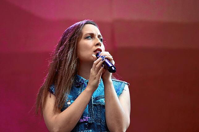 Bild 10: Die besten Bilder vom Auftritt von Alice Merton auf dem Southside 2024