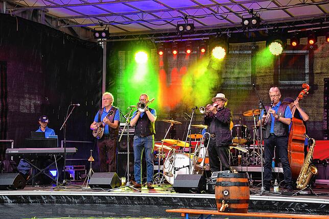 Die Band Mississippi Steamboat Chickens beim Festauftakt am Freitagabend.