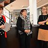 Da war die Stadtgalerie noch auf: Christiane Oßwald (links) und Christine Roth-Waldheuer im Gespräch mit der Markdorfer Künstlerin ...