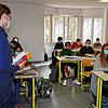 Viel lüften und bei Bedarf Jacke und Schal anziehen: So wie hier am Suso-Gymnasium bleibt es auch in den anderen Konstanzer Schulen. Es ...