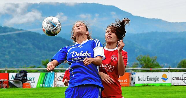 Bild 10: Fußballerinnen des SV Niederhof startet mit deutlichem 11:0-Derbysieg gegen die SG Hotzenwald in die neue Landesliga-Saison