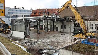 Abriss des ehemaligen Autohauses