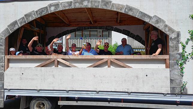 Bild 19: Großer Festumzug am Gmeindshus Oberlauchringen
