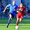 Matchball verpasst: Marius Thoma (vorn, im Laufduell mit Laurenz Hiller) hatte in der Nachspielzeit den Siegtreffer für die SG ...