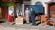 Ratlosigkeit bei Referendarin Eva Knauer (Silke Vinz, von links), Lehrer Bömmel (Jürgen Bliefernich), Professor Crey (Klaus Raith) und ...