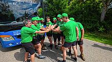 Zehn Mann, ein Team – Jubel bei den Unterkirnacher Tauziehfreunden nach der gelungenen Wette.
