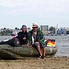 Im Schlauchboot über die Flüsse schippern, dies ist für Bernhard Hauser (rechts) und Albert Frey immer wieder ein beliebtes Abenteuer. ...